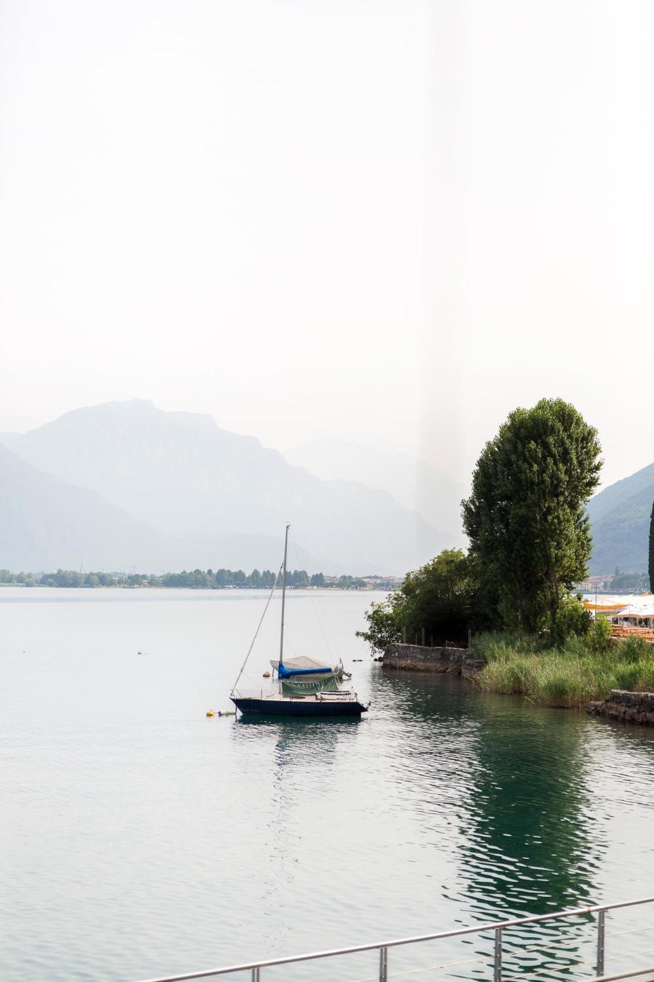 Lakefront Home Residenza Il Gallo In Riva Al Lago Pisogne Exterior photo
